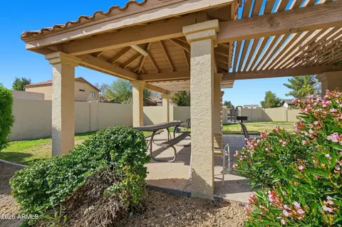Exterior - 926 E Hearne Way, Gilbert, AZ 85234 photo 7 of 9