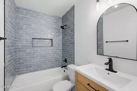 Bath - 926 E Hearne Way, Gilbert, AZ 85234 photo 1 of 3