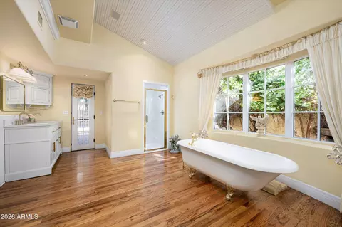 Bath - 30 E Glendale Ave, Phoenix, AZ 85020 photo 1 of 1