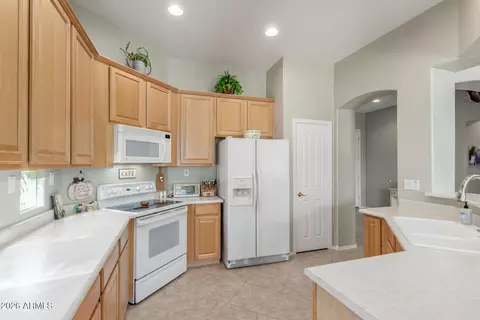 Kitchen - 3553 E Washington Ave, Gilbert, AZ 85234 photo 2 of 4