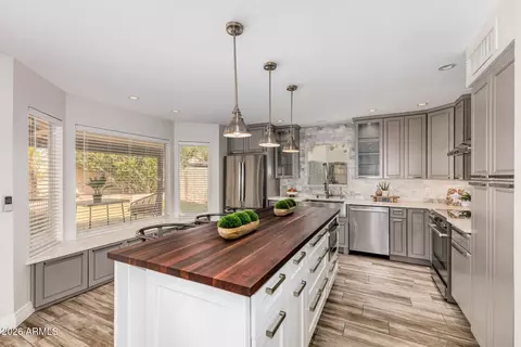 Kitchen - 3550 E Utopia Rd, Phoenix, AZ 85050 photo 2 of 3