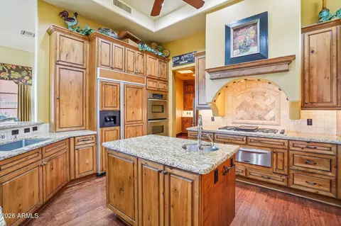 Kitchen - 1930 E Desert Willow Dr, Phoenix, AZ 85048 photo 3 of 4