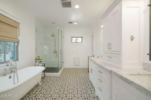 Bath - 5627 E Monterosa St, Phoenix, AZ 85018 photo 1 of 7