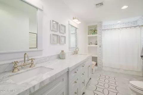 Bath - 5627 E Monterosa St, Phoenix, AZ 85018 photo 5 of 7