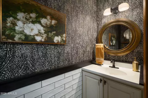 Bath - 1222 E Myrtle Ave, Phoenix, AZ 85020 photo 4 of 5