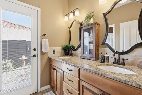 Bath - 1756 E Queen Palm Dr, Gilbert, AZ 85234 photo 6 of 9