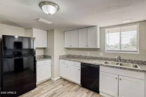 Kitchen - 1050 E Osage Ave, Apache Junction, AZ 85119 photo 5 of 5