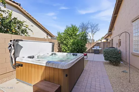 Exterior - 547 E Parkview Dr, Gilbert, AZ 85295 photo 3 of 10
