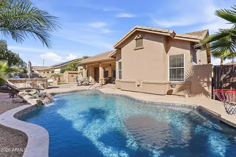 Exterior - 547 E Parkview Dr, Gilbert, AZ 85295 photo 4 of 10