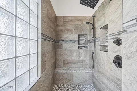 Bath - 547 E Parkview Dr, Gilbert, AZ 85295 photo 2 of 5