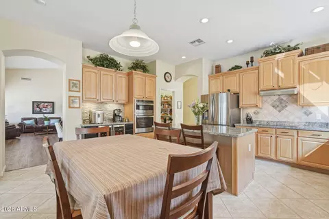 Kitchen - 547 E Parkview Dr, Gilbert, AZ 85295 photo 5 of 6