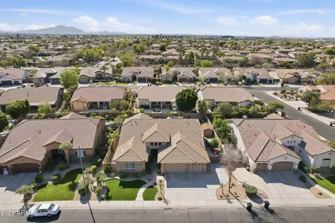 View/Area - 547 E Parkview Dr, Gilbert, AZ 85295 photo 4 of 4