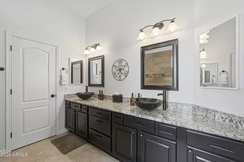 Bath - 547 E Parkview Dr, Gilbert, AZ 85295 photo 1 of 5