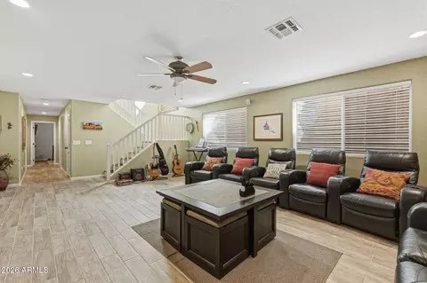 Entry Way - 547 E Parkview Dr, Gilbert, AZ 85295 photo 4 of 5
