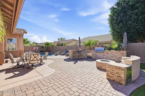 Exterior - 547 E Parkview Dr, Gilbert, AZ 85295 photo 9 of 10