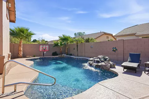 Exterior - 547 E Parkview Dr, Gilbert, AZ 85295 photo 5 of 10