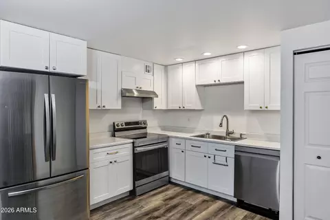 Kitchen - 1521 W Thunderbird Rd, Phoenix, AZ 85023 photo 2 of 2