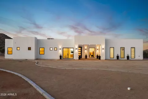 5290 W Adobe Dam Dr, San Tan Valley, AZ 85144