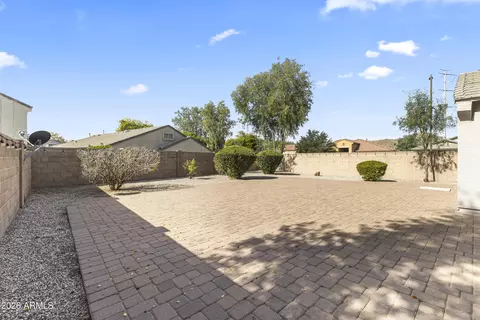 Exterior - 2807 E Questa Dr, Phoenix, AZ 85024 photo 6 of 9