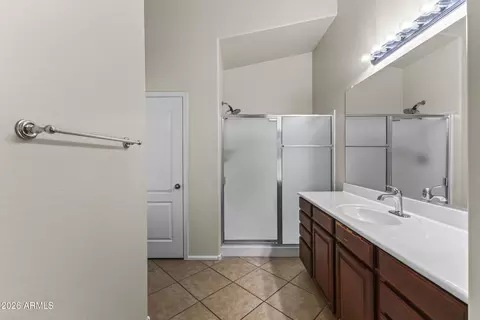 Bath - 2807 E Questa Dr, Phoenix, AZ 85024 photo 2 of 3