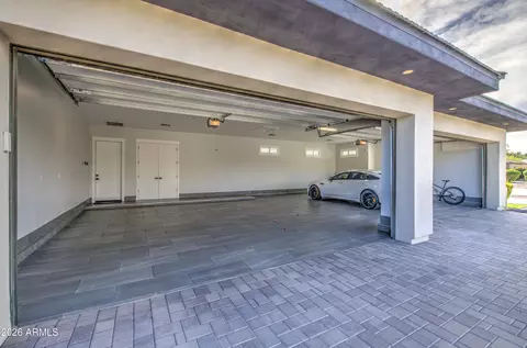 Exterior - 2896 E Arrowhead Trl, Gilbert, AZ 85297 photo 7 of 26