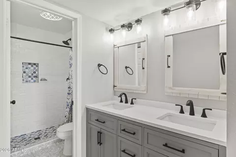 Bath - 3630 E Marmora St, Phoenix, AZ 85032 photo 1 of 2
