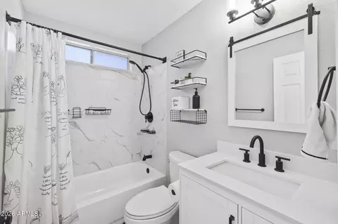 Bath - 3630 E Marmora St, Phoenix, AZ 85032 photo 2 of 2
