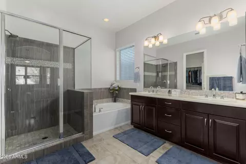 Bath - 3870 E Ficus Way, Gilbert, AZ 85298 photo 2 of 3