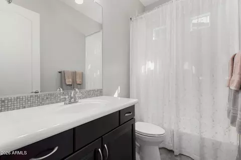 Bath - 3870 E Ficus Way, Gilbert, AZ 85298 photo 3 of 3