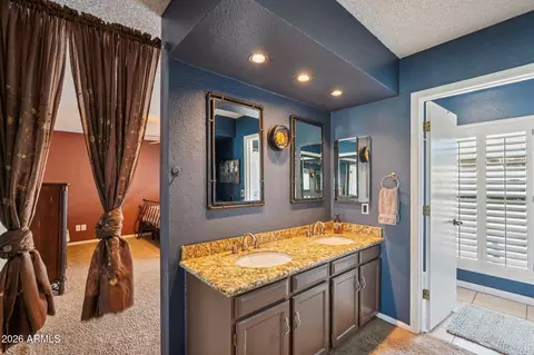 Bath - 1810 E Harmont Dr, Phoenix, AZ 85020 photo 1 of 3