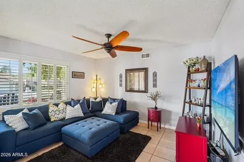 Living - 1810 E Harmont Dr, Phoenix, AZ 85020 photo 2 of 5