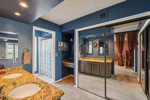 Bath - 1810 E Harmont Dr, Phoenix, AZ 85020 photo 2 of 3