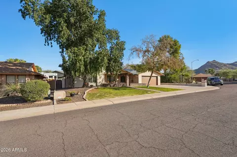 Exterior - 1810 E Harmont Dr, Phoenix, AZ 85020 photo 2 of 8