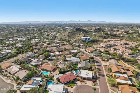 View/Area - 1810 E Harmont Dr, Phoenix, AZ 85020 photo 14 of 19