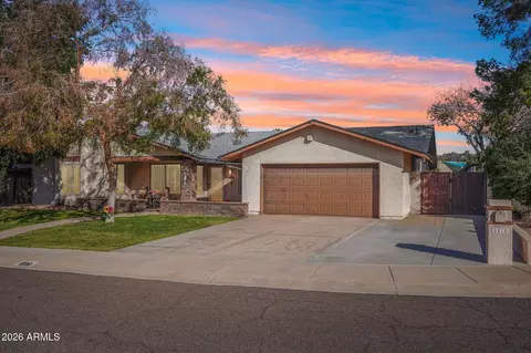 Exterior - 1810 E Harmont Dr, Phoenix, AZ 85020 photo 1 of 8