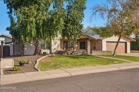 Exterior - 1810 E Harmont Dr, Phoenix, AZ 85020 photo 3 of 8