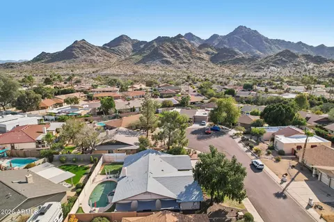 View/Area - 1810 E Harmont Dr, Phoenix, AZ 85020 photo 13 of 19