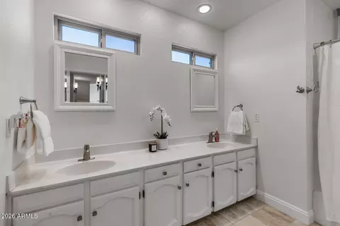 Bath - 4658 E Kings Ave, Phoenix, AZ 85032 photo 6 of 6