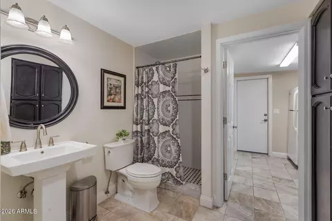 Bath - 4658 E Kings Ave, Phoenix, AZ 85032 photo 1 of 6