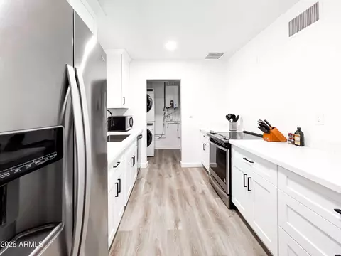Kitchen - 4128 N 3rd Ave, Phoenix, AZ 85013 photo 4 of 5