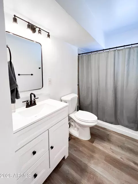 Bath - 4128 N 3rd Ave, Phoenix, AZ 85013 photo 4 of 5