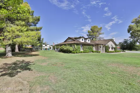 Exterior - 2672 E Mesquite St, Gilbert, AZ 85296 photo 2 of 7