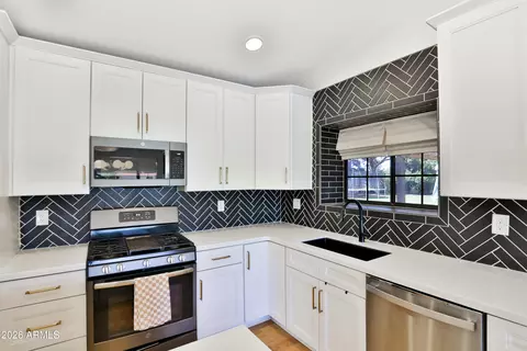 Kitchen - 2672 E Mesquite St, Gilbert, AZ 85296 photo 2 of 2