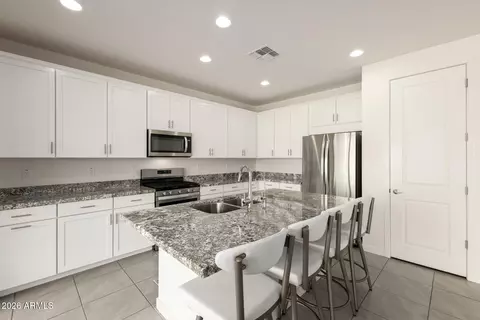 Kitchen - 1310 E Springfield Pl, Chandler, AZ 85286 photo 3 of 5