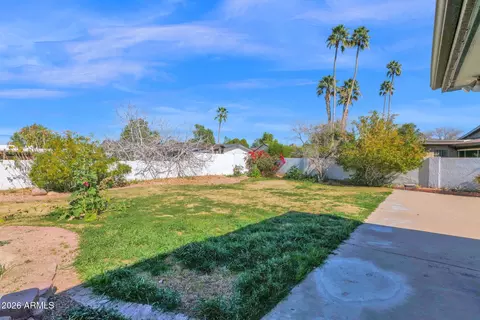 Exterior - 2818 E Calaveros Dr, Phoenix, AZ 85028 photo 6 of 10