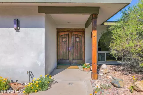 Exterior - 2818 E Calaveros Dr, Phoenix, AZ 85028 photo 2 of 10