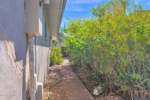 Exterior - 2818 E Calaveros Dr, Phoenix, AZ 85028 photo 10 of 10