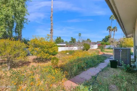 Exterior - 2818 E Calaveros Dr, Phoenix, AZ 85028 photo 9 of 10