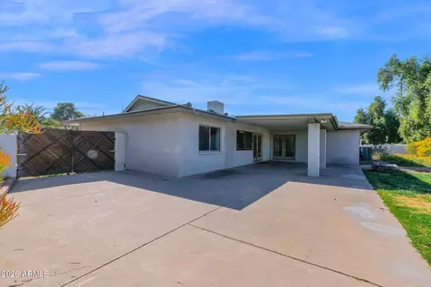 Exterior - 2818 E Calaveros Dr, Phoenix, AZ 85028 photo 7 of 10