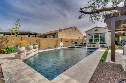 Exterior - 2948 E Crest Ln, Phoenix, AZ 85050 photo 6 of 17